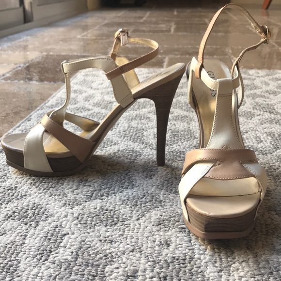 Guess Pump - Picture 2 of 2